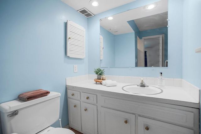 8221 Santa Fe Drive 12, Overland Park, KS 66204