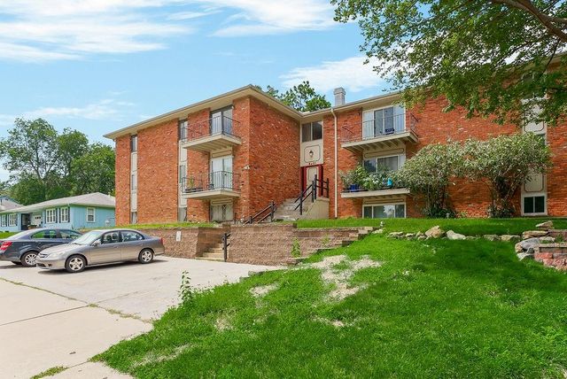 8221 Santa Fe Drive 12, Overland Park, KS 66204