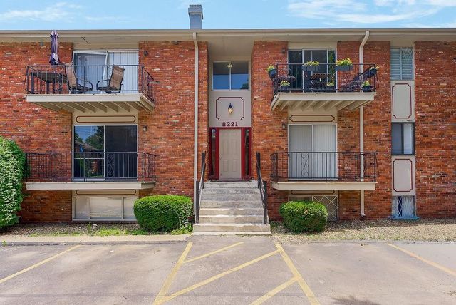 8221 Santa Fe Drive 12, Overland Park, KS 66204