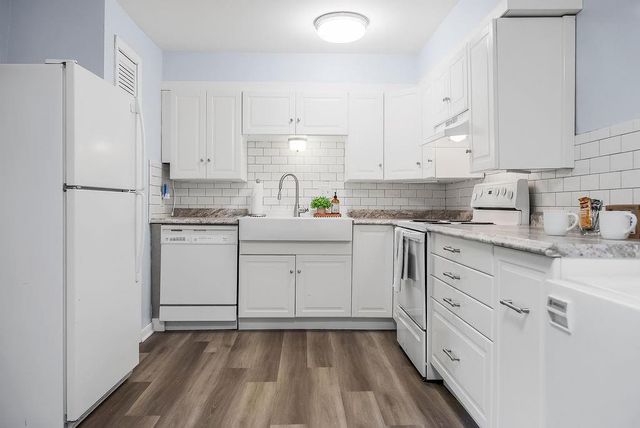 8221 Santa Fe Drive 12, Overland Park, KS 66204