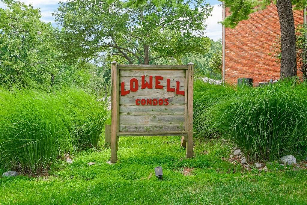 8221 Santa Fe Drive 12, Overland Park, KS 66204