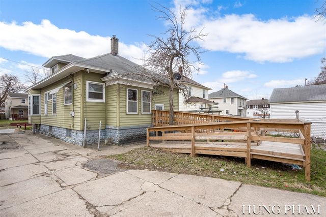 145 Dickinson Street, Grand Rapids, MI 49507