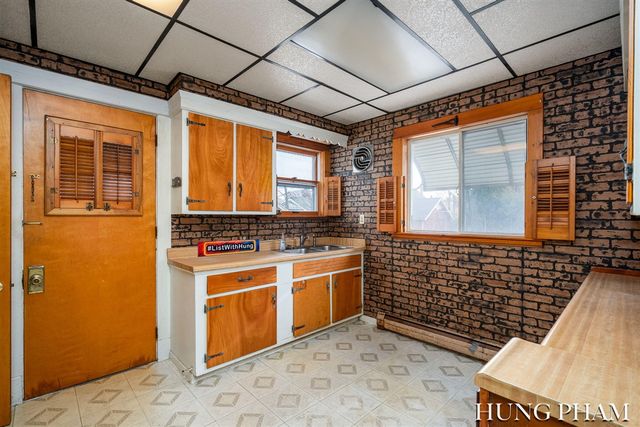 145 Dickinson Street, Grand Rapids, MI 49507