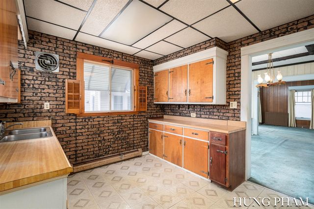 145 Dickinson Street, Grand Rapids, MI 49507