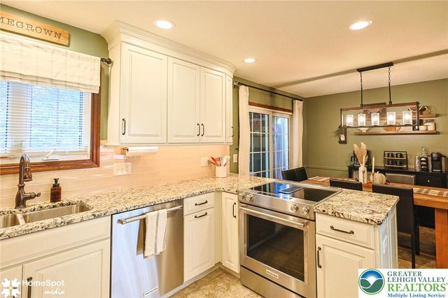 56 Jonathan Drive, Palmer Twp, PA 18045