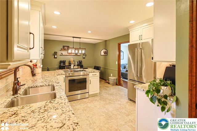 56 Jonathan Drive, Palmer Twp, PA 18045