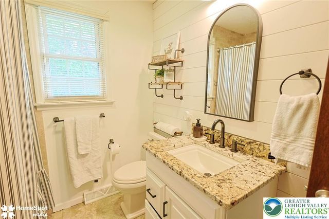 56 Jonathan Drive, Palmer Twp, PA 18045