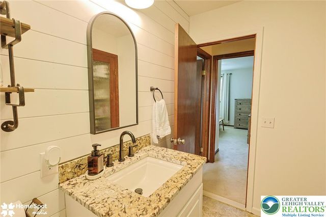 56 Jonathan Drive, Palmer Twp, PA 18045
