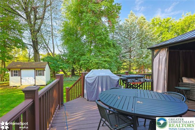 56 Jonathan Drive, Palmer Twp, PA 18045