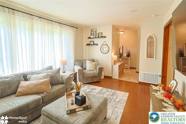56 Jonathan Drive, Palmer Twp, PA 18045
