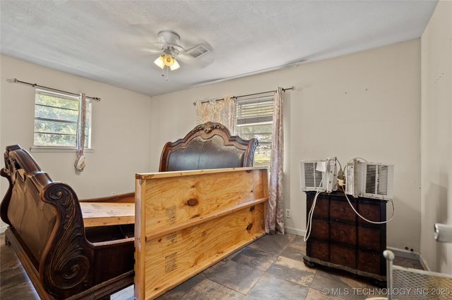 1900 Hometown Road, Ardmore, OK 73401