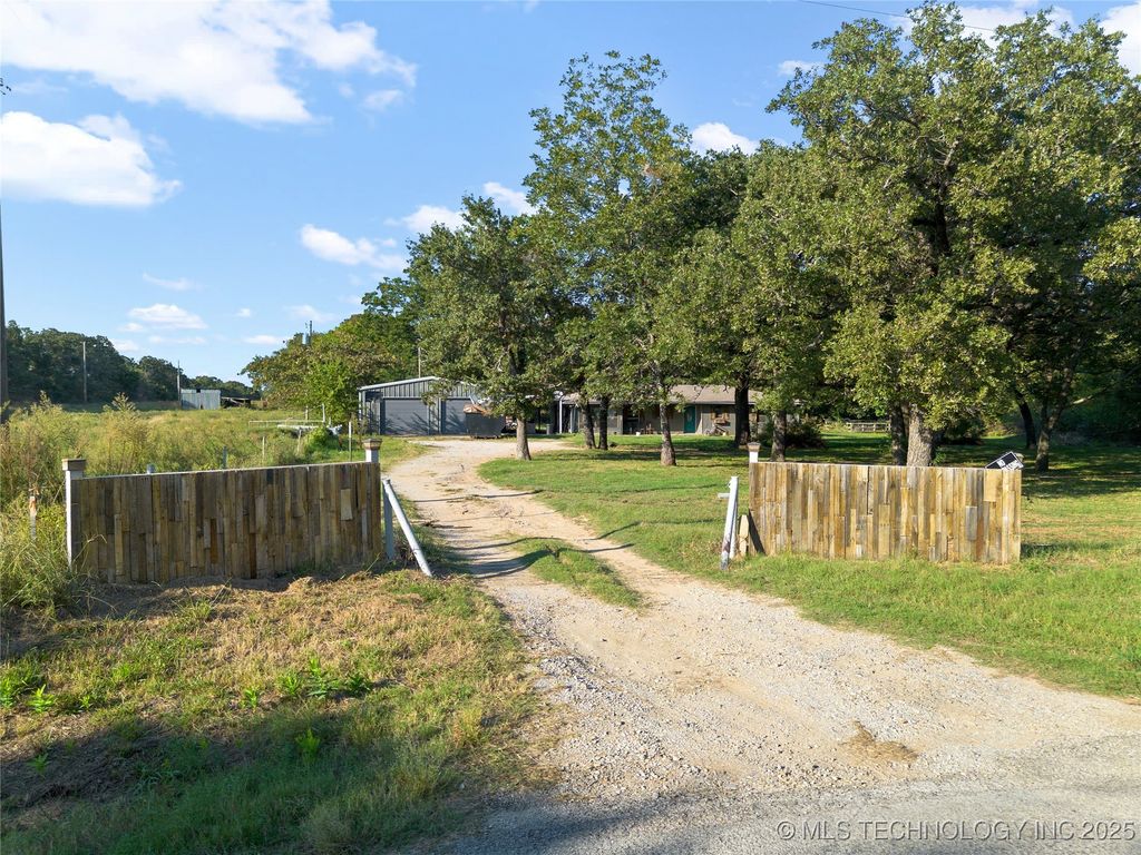 1900 Hometown Road, Ardmore, OK 73401