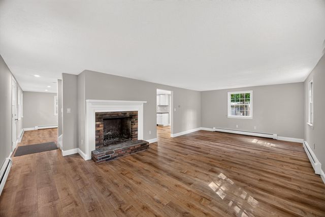 41 Old School House Road, West Hyannisport, MA 02672