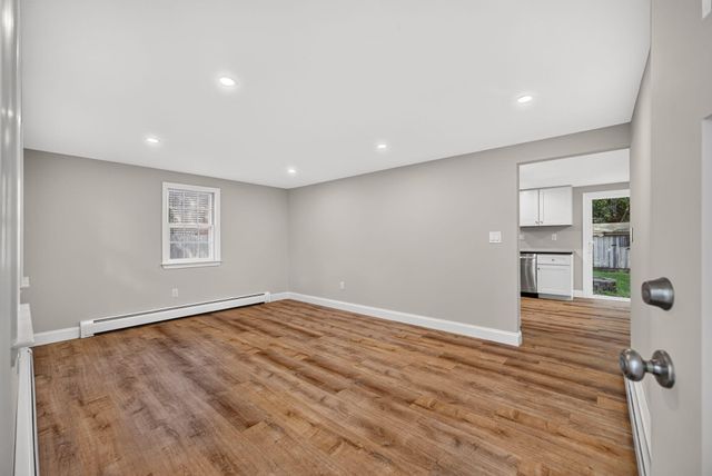 41 Old School House Road, West Hyannisport, MA 02672