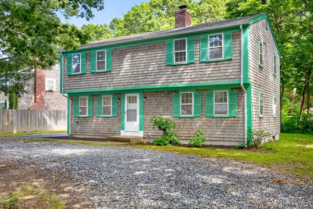 41 Old School House Road, West Hyannisport, MA 02672