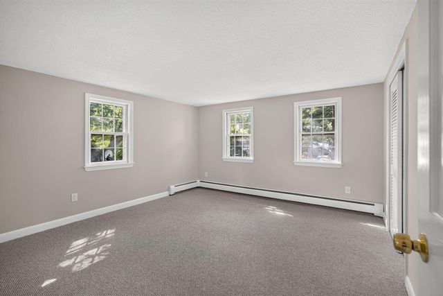41 Old School House Road, West Hyannisport, MA 02672