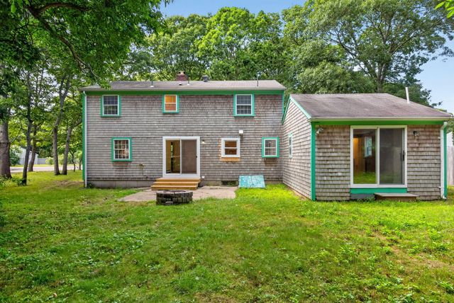 41 Old School House Road, West Hyannisport, MA 02672