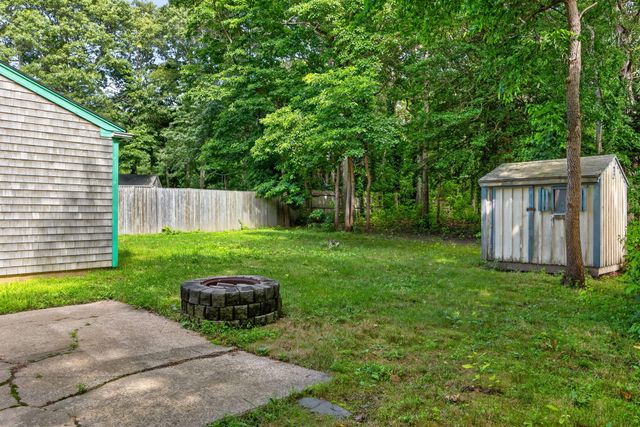 41 Old School House Road, West Hyannisport, MA 02672