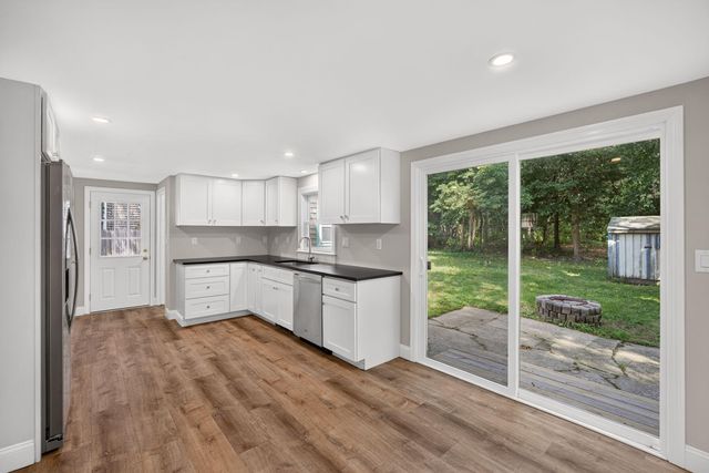 41 Old School House Road, West Hyannisport, MA 02672
