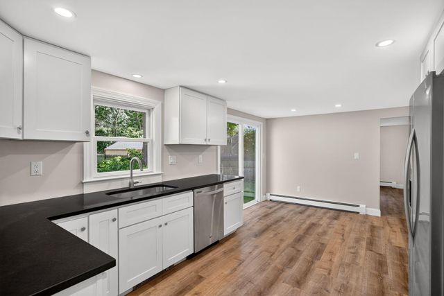41 Old School House Road, West Hyannisport, MA 02672