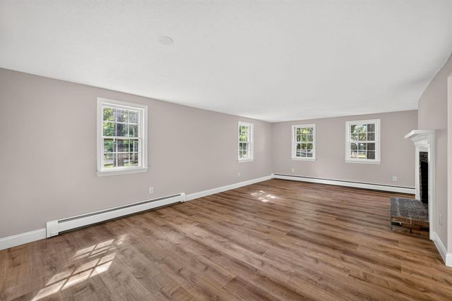 41 Old School House Road, West Hyannisport, MA 02672