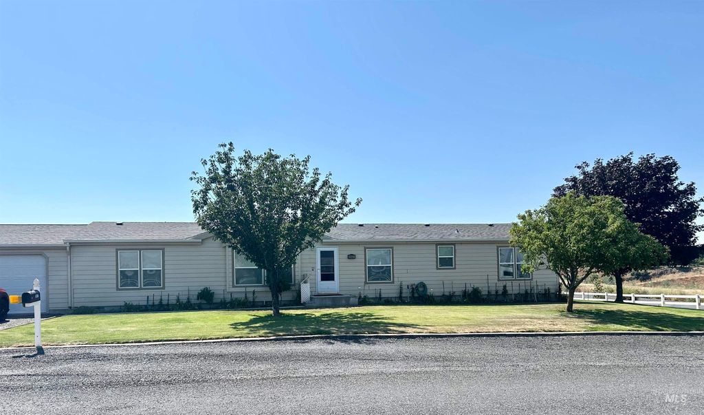1027 Eagles Pointe Blvd, Lewiston, ID 83501