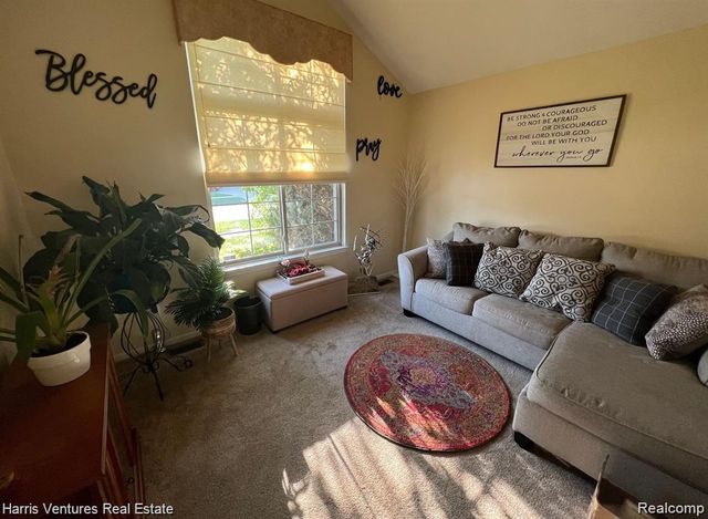 31271 Lavender Drive, Brownstown, MI 48173