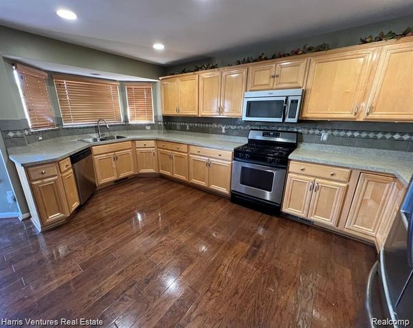 31271 Lavender Drive, Brownstown, MI 48173