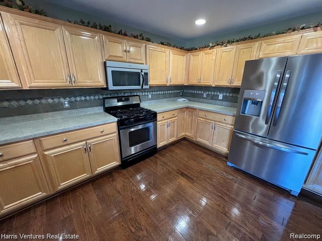 31271 Lavender Drive, Brownstown, MI 48173