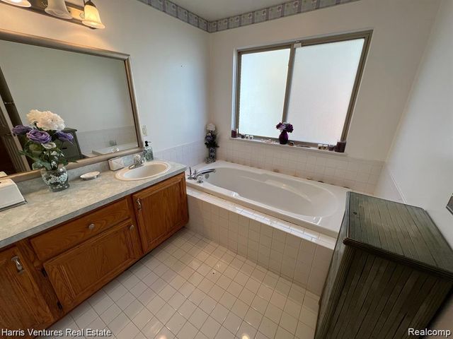 31271 Lavender Drive, Brownstown, MI 48173