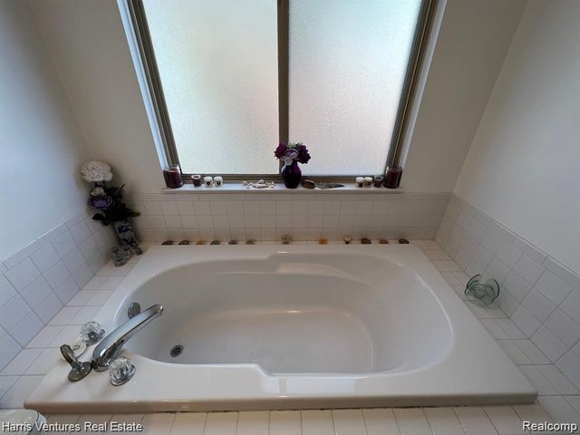 31271 Lavender Drive, Brownstown, MI 48173