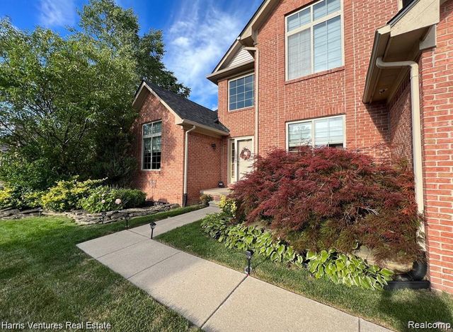 31271 Lavender Drive, Brownstown, MI 48173