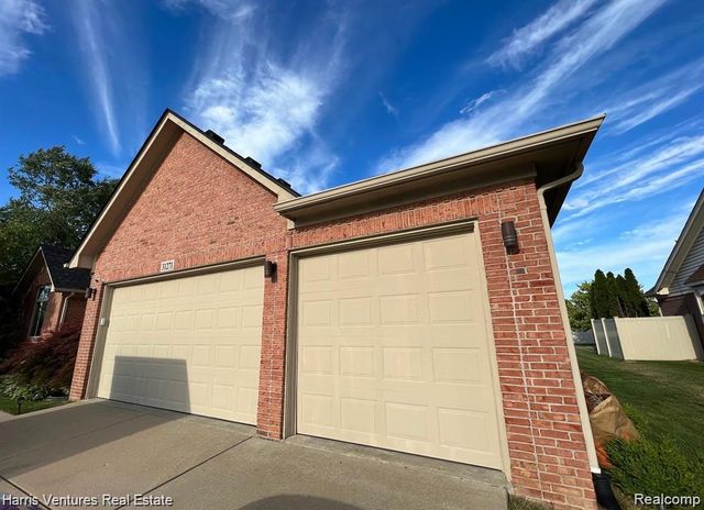 31271 Lavender Drive, Brownstown, MI 48173