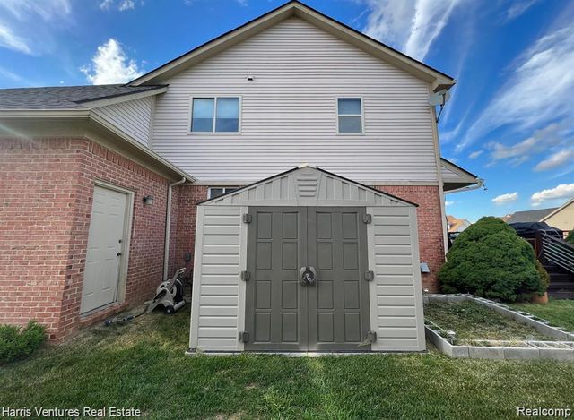 31271 Lavender Drive, Brownstown, MI 48173