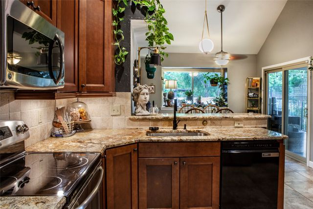 810 Highland Hills Lane, Highland Village, TX 75077