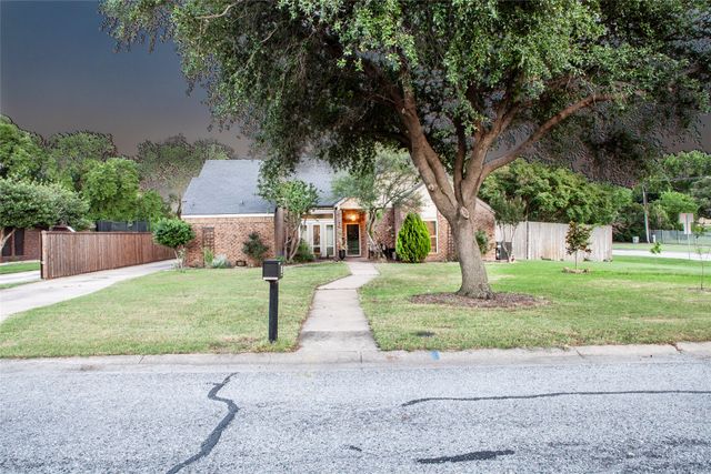 810 Highland Hills Lane, Highland Village, TX 75077
