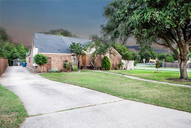 810 Highland Hills Lane, Highland Village, TX 75077