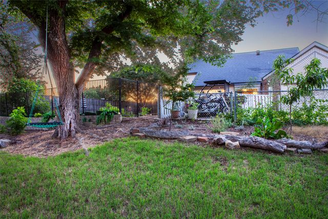 810 Highland Hills Lane, Highland Village, TX 75077