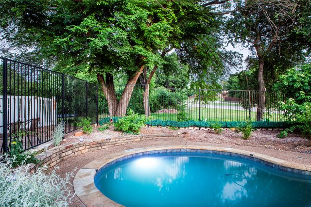 810 Highland Hills Lane, Highland Village, TX 75077