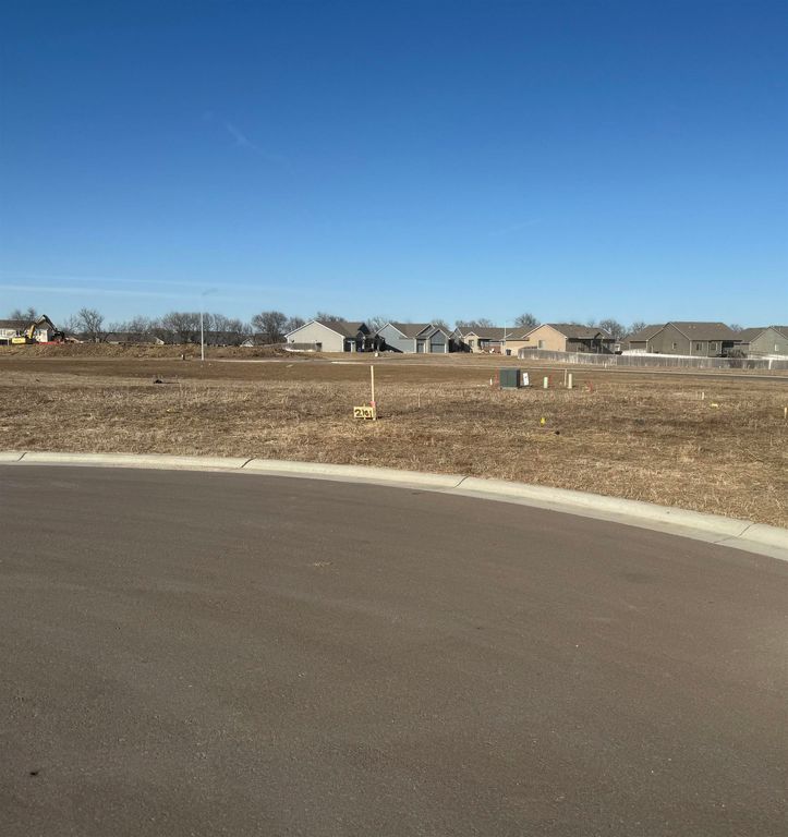 2101 S Tara Falls Ct, Wichita, KS 67207