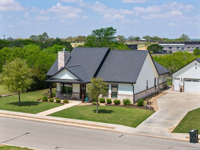 120 magnolia, La Vernia, TX 78121