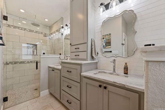 120 magnolia, La Vernia, TX 78121