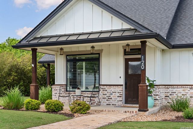 120 magnolia, La Vernia, TX 78121