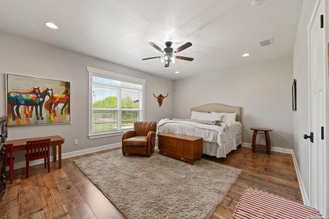 120 magnolia, La Vernia, TX 78121