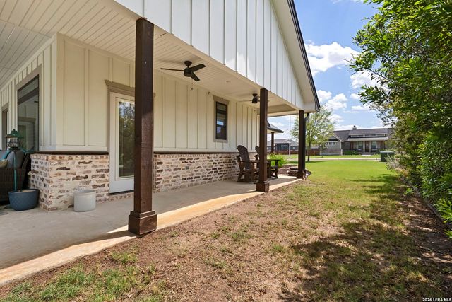 120 magnolia, La Vernia, TX 78121