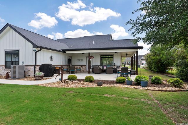 120 magnolia, La Vernia, TX 78121