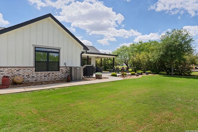 120 magnolia, La Vernia, TX 78121