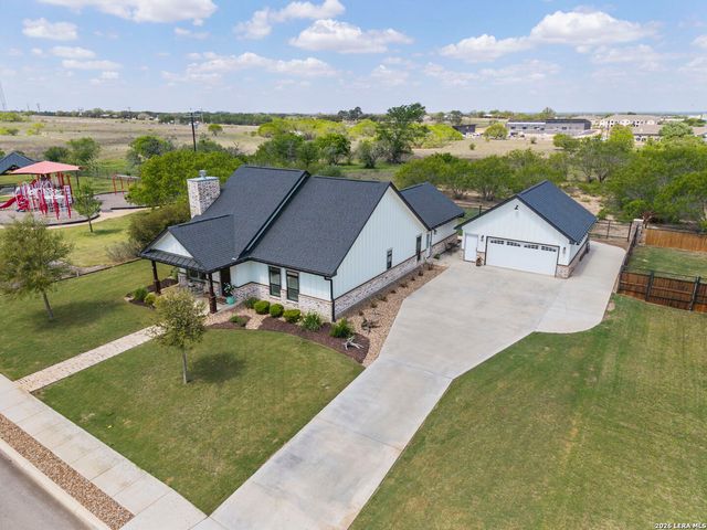 120 magnolia, La Vernia, TX 78121