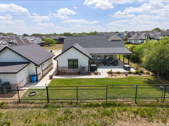 120 magnolia, La Vernia, TX 78121