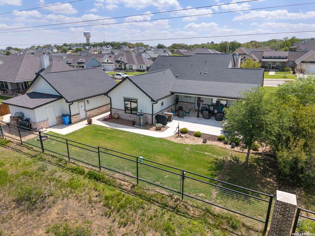 120 magnolia, La Vernia, TX 78121